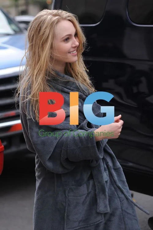 AnnaSophia Robb on 'The Carrie Diaries' Set