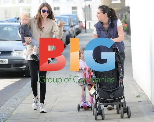 Jools Oliver with Kids in Primrose Hill