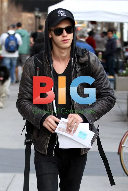 Austin Butler on 'The Carrie Diaries' set