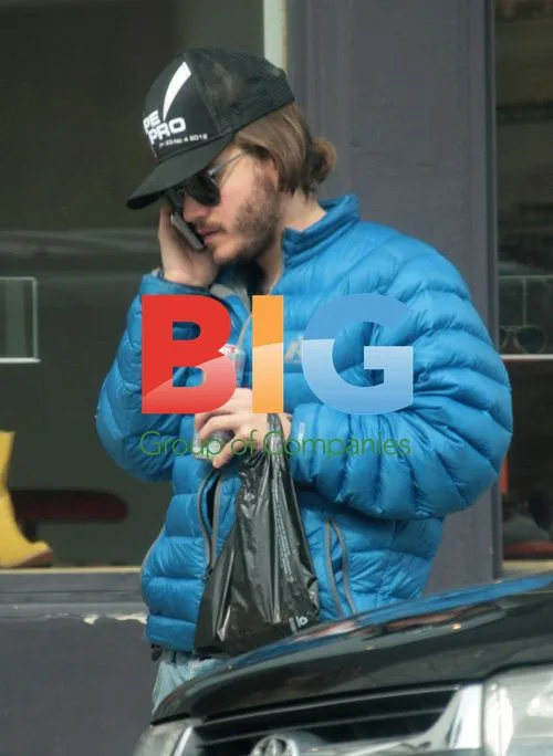 Emile Hirsch Picks Up Snacks in Venice, CA