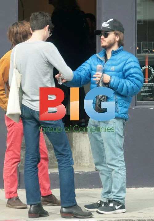 Emile Hirsch Grabs Snacks in Venice