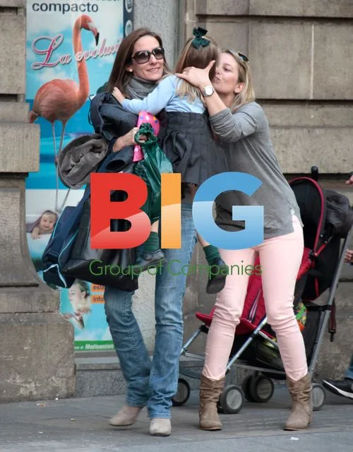 Temla Ortiz Spotted with Daughters in Barcelona