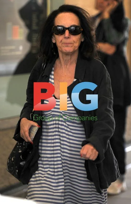 Lesley Joseph Shopping on Kings Road