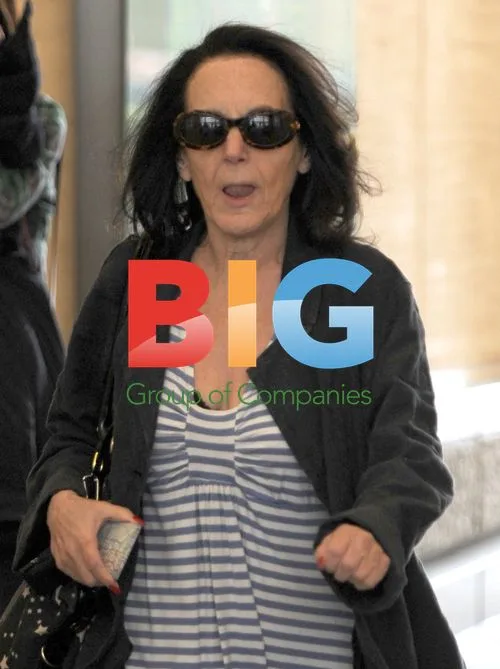 Lesley Joseph Shopping on Kings Road