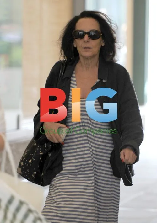 Lesley Joseph Shopping on Kings Road