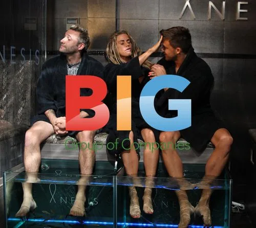 Katie Price, Leandro Penna, and Dane Bowers Share Drink at Spa