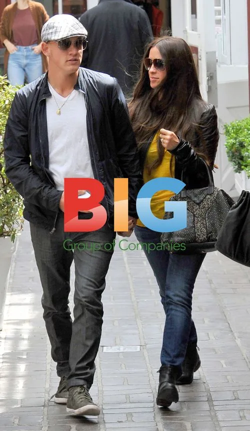 Alanis Morissette out with husband