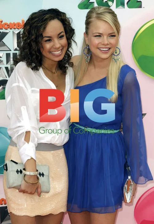 Savannah Jayde and Kelli Goss at Nickelodeon Kids' Choice Awards