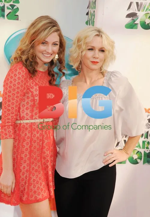 Luca Bella Facinelli and Jennie Garth at 2012 Kids' Choice Awards
