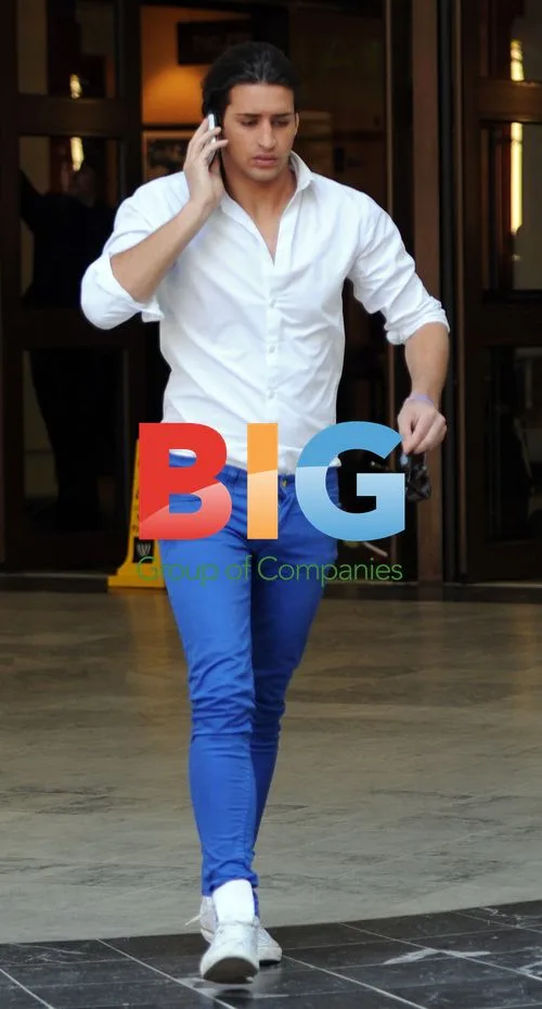 Ollie Locke Caught With Fly Open