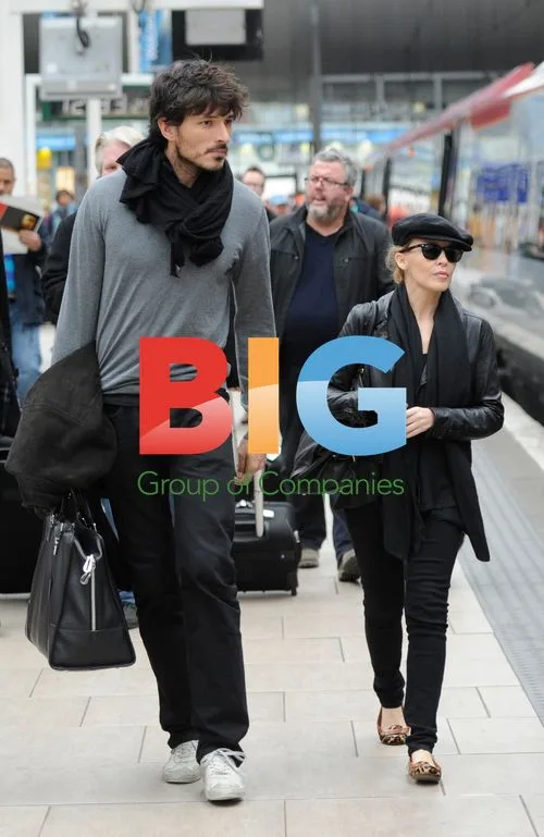 Kylie Minogue and Boyfriend Catch Train