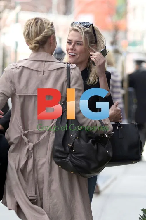 Rachael Taylor meets friend in Soho, NYC