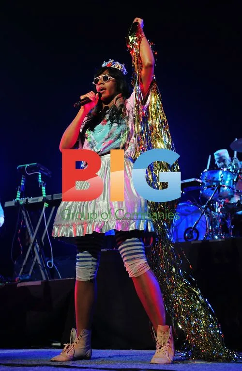 Santigold performs as opening act for Red Hot Chili Peppers