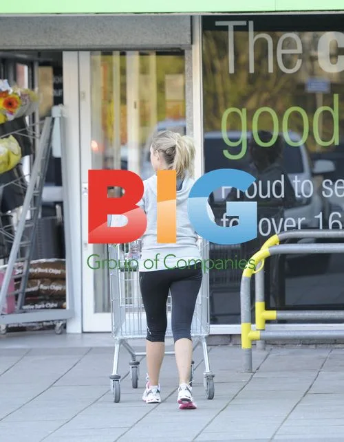 Jessica Lawlor Shopping with Kids in Cheshire