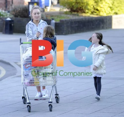 Jessica Lawlor, Fiance of Stephen Ireland, Shopping with Kids