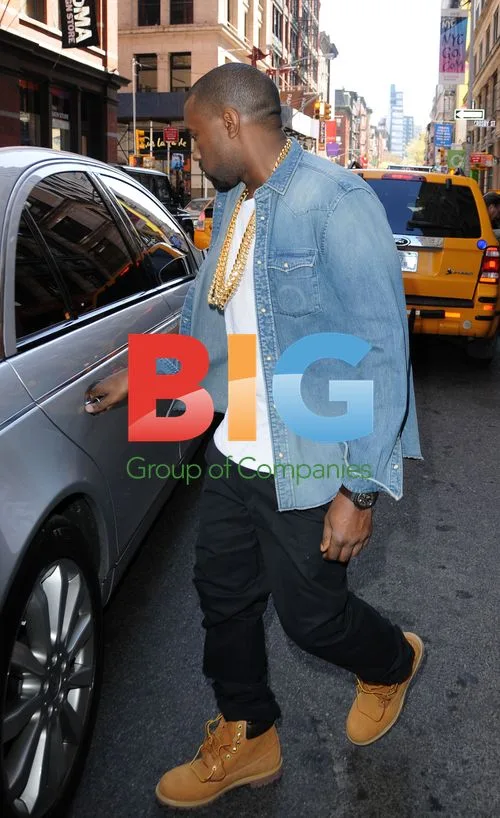 Kim Kardashian and Kanye West leaving NYC apartment