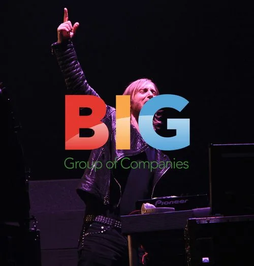 David Guetta Performs in Paris