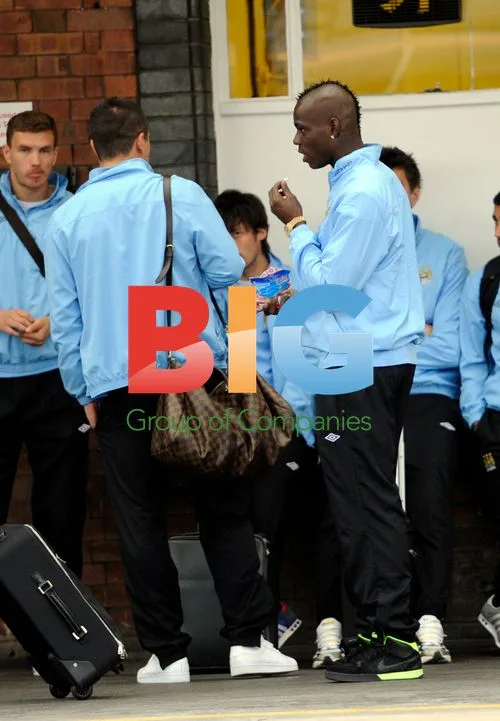 Manchester City Squad Train to London