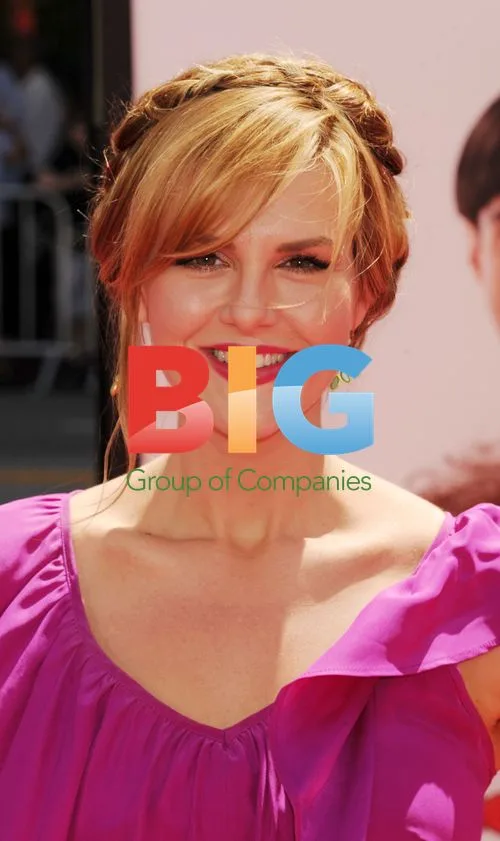 Sara Rue at 'The Three Stooges' Premiere