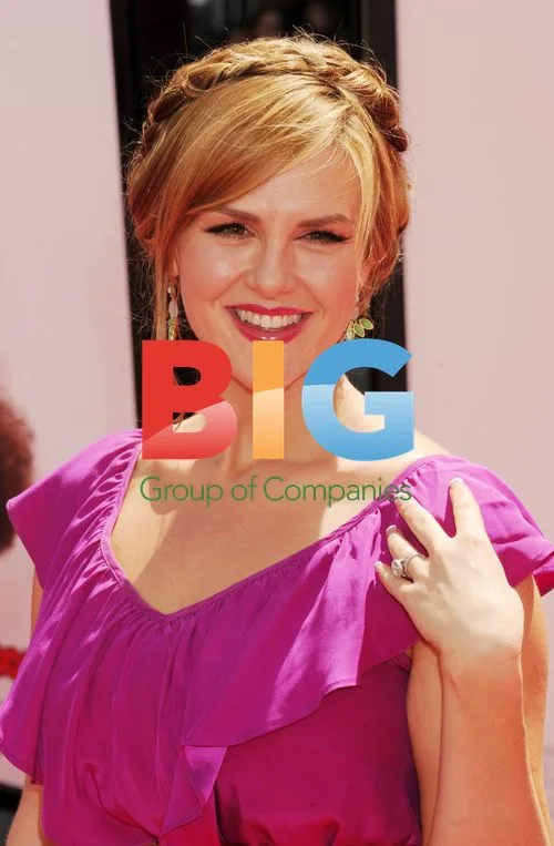 Sara Rue at 'The Three Stooges' Premiere