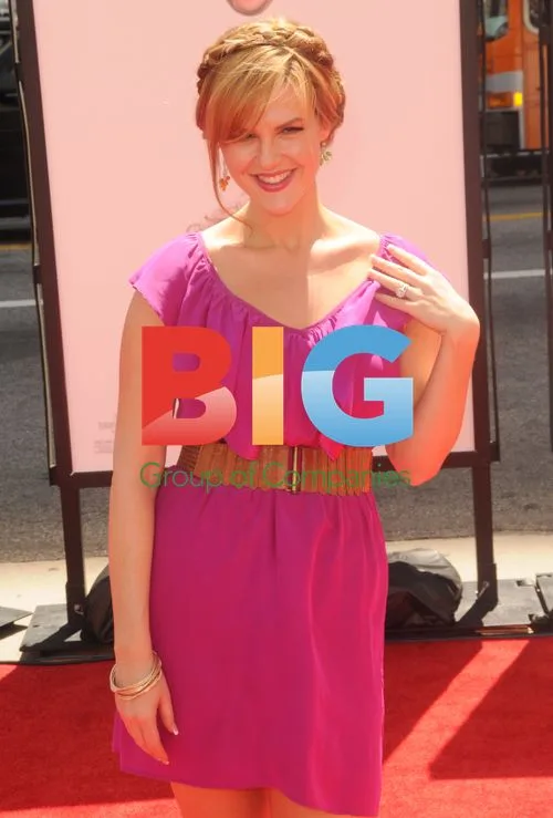 Sara Rue at 'The Three Stooges' Premiere