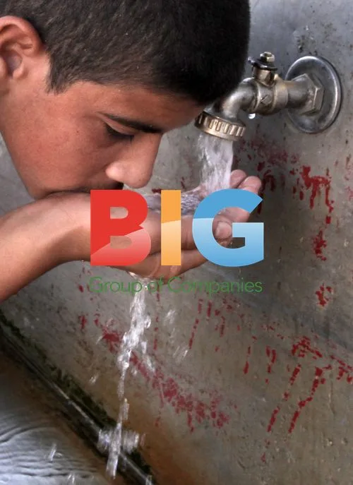 Palestinian child drinks water at UNRWA in Gaza