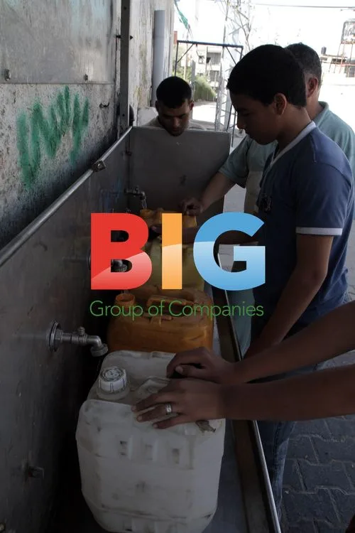 Palestinians filling water bottles in Gaza