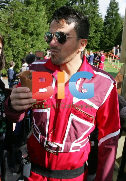 Peter Andre Unveils Mr. Rocky Wall