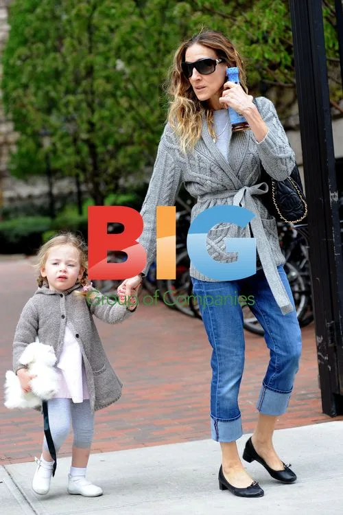 Marion, Tabitha and Sarah Jessica Parker Leave School