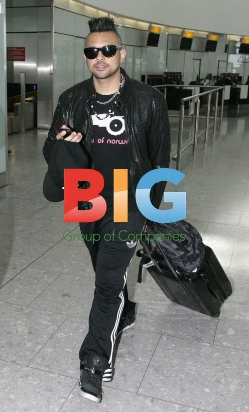 Sean Paul at Heathrow Airport