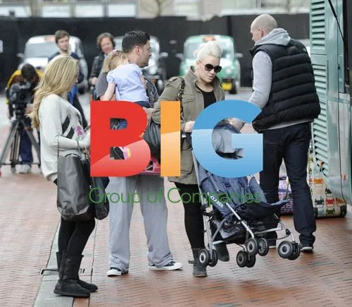 Steps Bandmates Leave Hotel