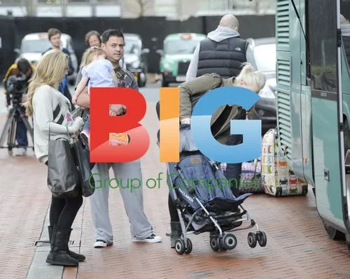 Steps band members check out of hotel