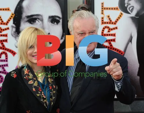 Robert Wagner and daughter at 'Cabaret' anniversary