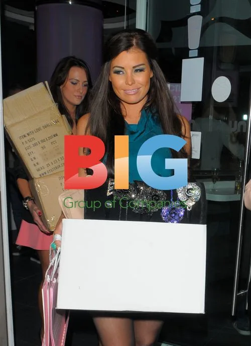 Towie star Jessica Wright leaving Essex bar