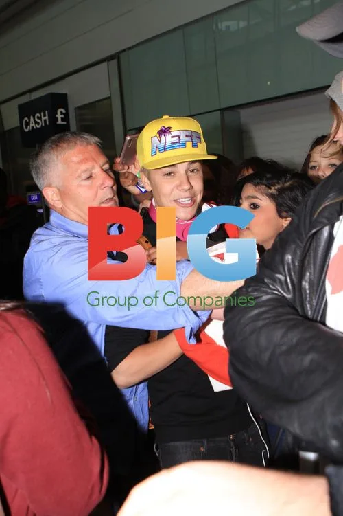 Justin Bieber Mobbed by Fans at Heathrow