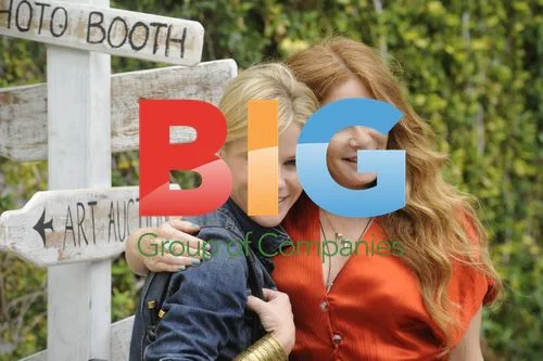 Kimberly Muller and Julie Bowen at Earth Day Event