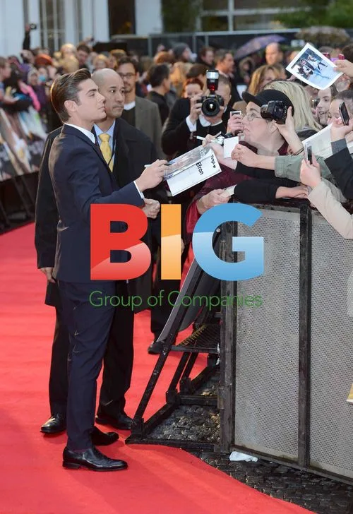 Taylor Schilling and Zac Efron at The Lucky One Premiere