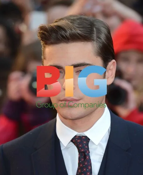 Taylor Schilling and Zac Efron at \"The Lucky One\" Premiere