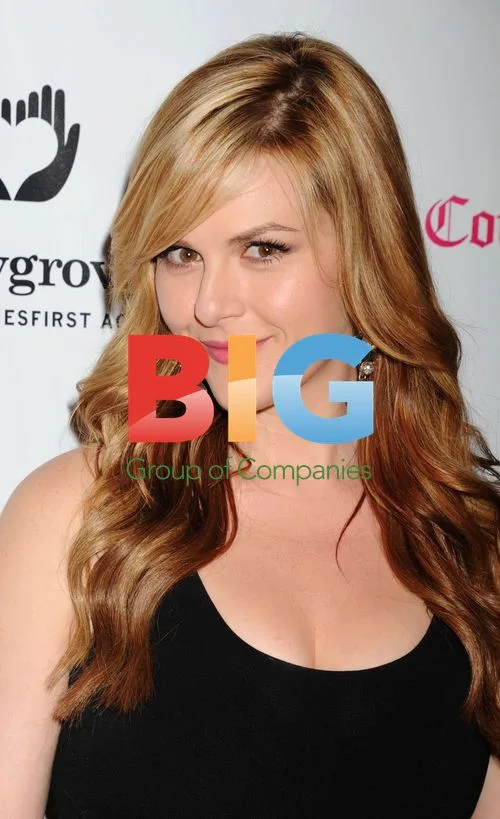 Sara Rue at Hollygrove event