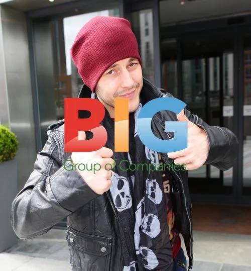 STEPS member Lee Latchford-Evans leaving hotel
