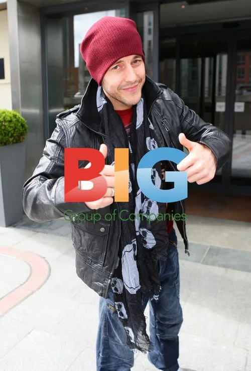 STEPS band member Lee Latchford-Evans leaving hotel