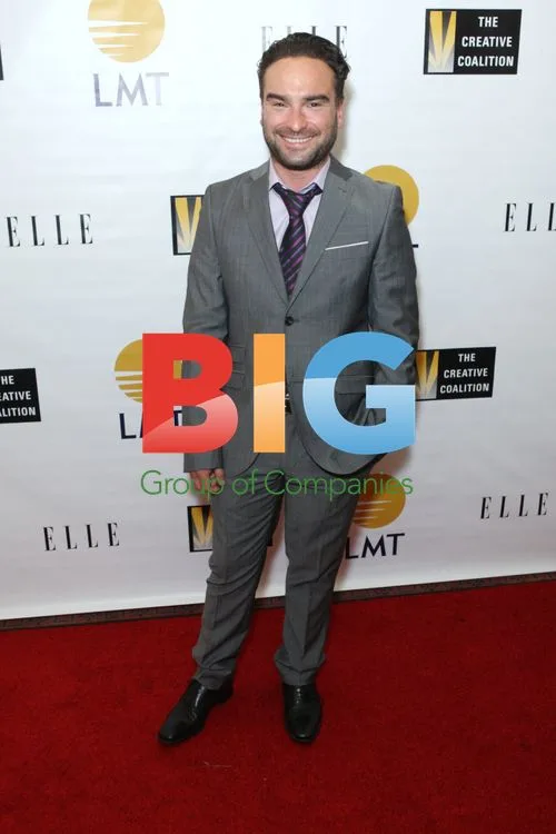 Johnny Galecki at Leading Women in Media Dinner