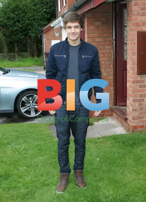 Liam Payne with Parents in Wolverhampton