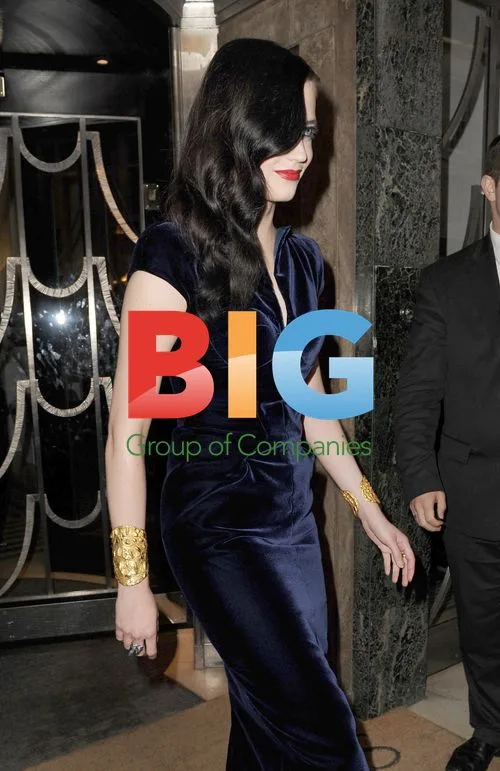 Eva Green and Cast Leaving Hotel