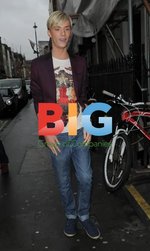 Harry Derbridge at Zenna Bar, London