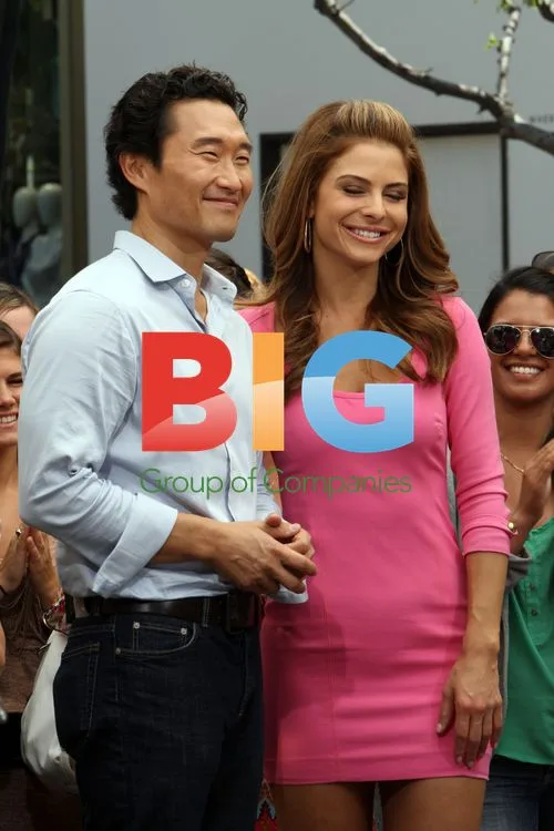 Daniel Dae Kim and Maria Menounos at 'Extra' taping