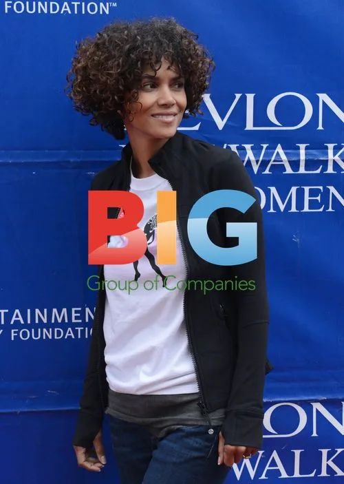 Halle Berry at Revlon Run/Walk in LA