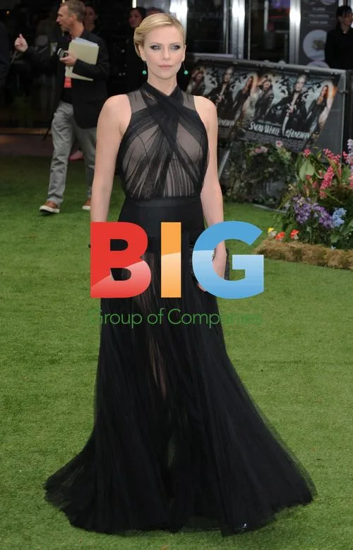 Kristen Stewart, Chris Hemsworth, Chalize Theron at Snow White Premiere