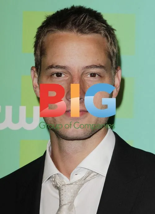 Justin Hartley at CW Upfronts