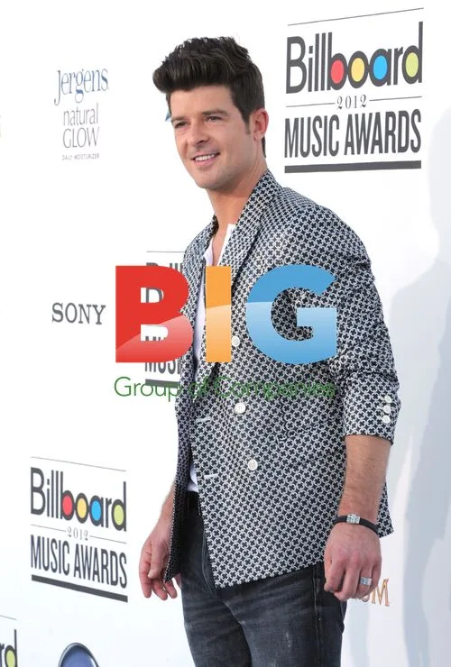 Robin Thicke at 2012 Billboard Music Awards